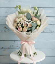 Букет цветов из:  Розы и Лизиантусы в Верхотурье