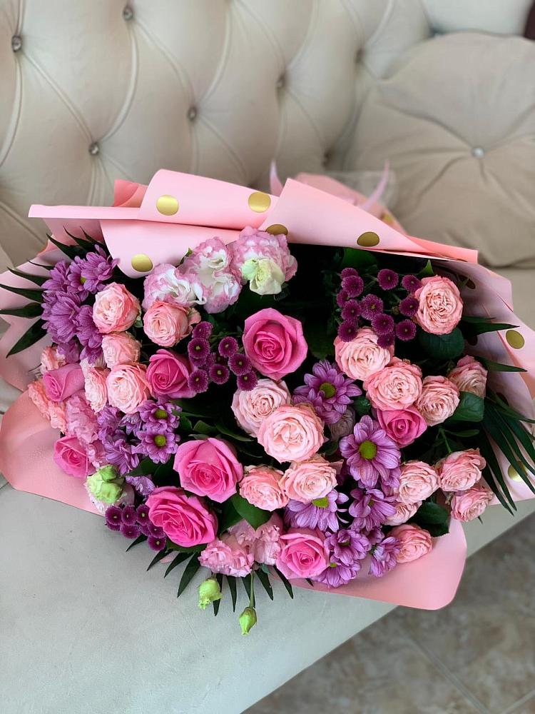 Букет цветов из: Хризантемы, Розы и Лизиантусы в Верхотурье