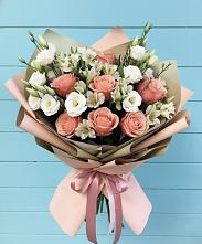 Букет цветов из:  Розы, Альстромерии и Лизиантусы в Верхотурье