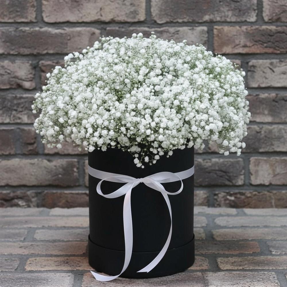 Цветочная композиция из Гипсофила в шляпной коробке в Верхотурье