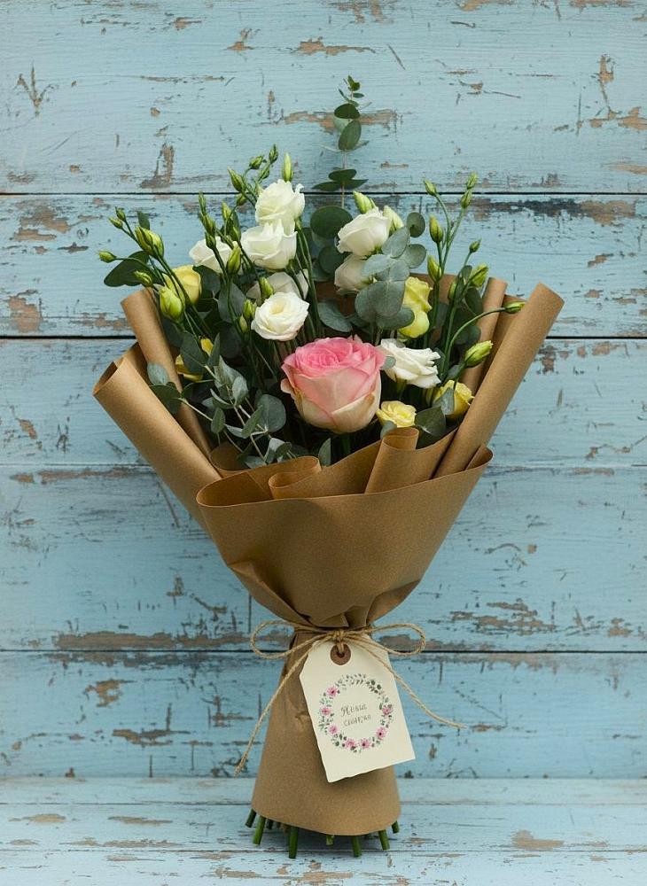 Букет цветов из: Розы и Лизиантусы в Верхотурье