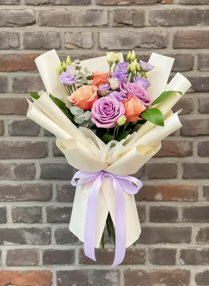 Букет цветов из: Лизиантусы и Розы в Верхотурье