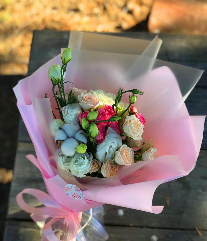 Букет цветов из: Розы и Лизиантусы в Верхотурье