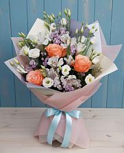 Букет цветов из:  Лизиантусы, Розы, Альстромерии и Гипсофила в Верхотурье