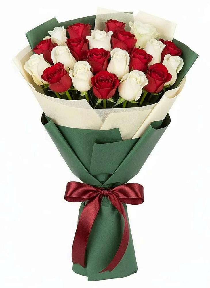 Букет Микс из красных и белых роз в Верхотурье
