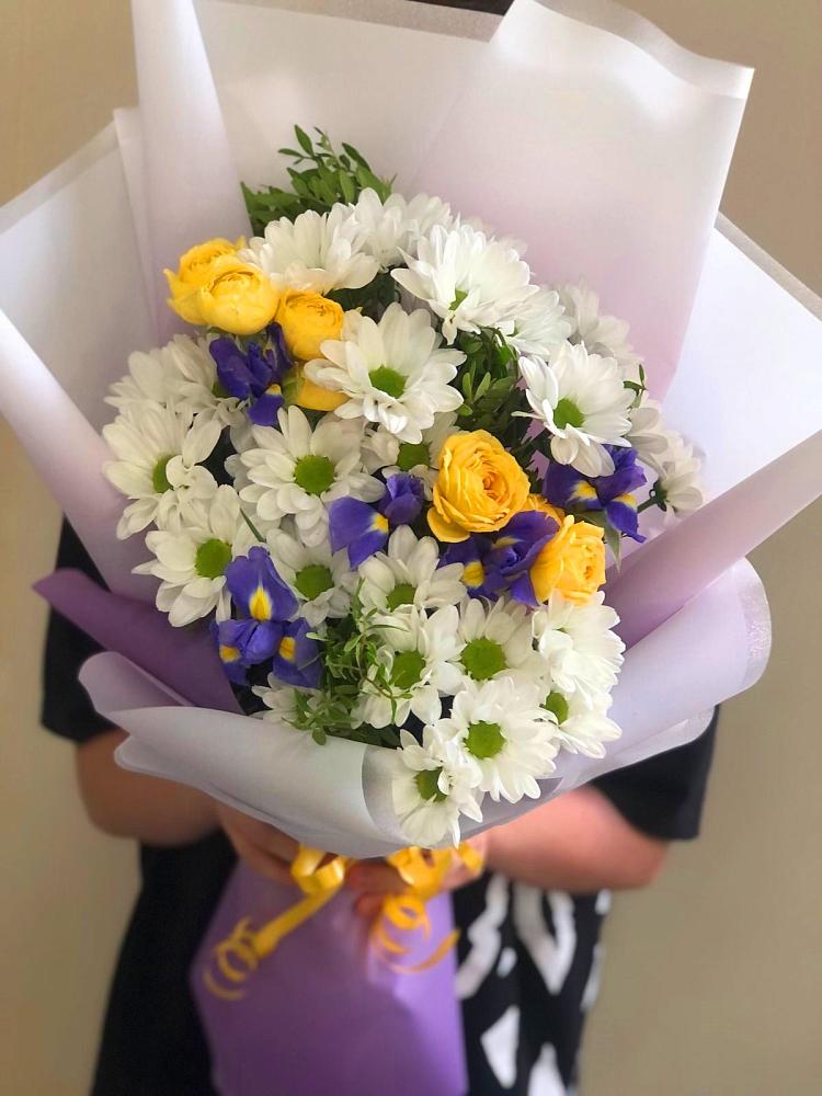 Букет цветов из: Ирисы, Хризантемы и Розы в Верхотурье