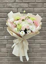 Букет цветов из:  Гвоздики, Розы, Лизиантусы и Хризантемы в Верхотурье
