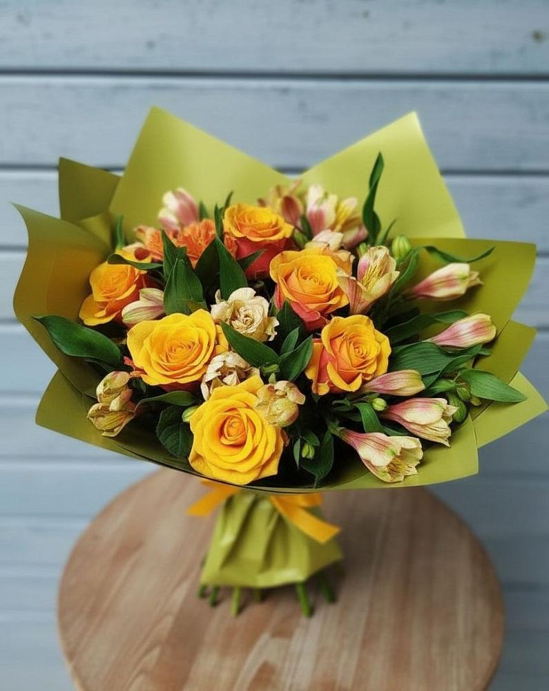 Букет цветов из: Альстромерии и Розы в Верхотурье