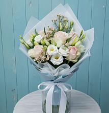 Букет цветов из:  Розы и Лизиантусы в Верхотурье