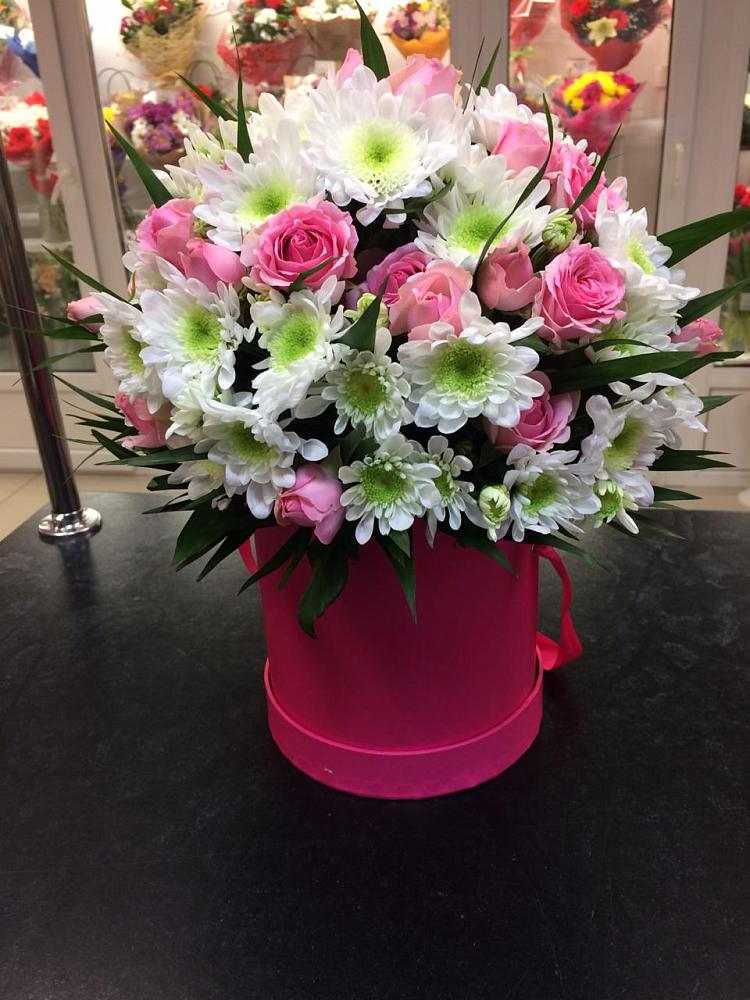 Цветочная композиция из Розы и Хризантемы в шляпной коробке в Верхотурье