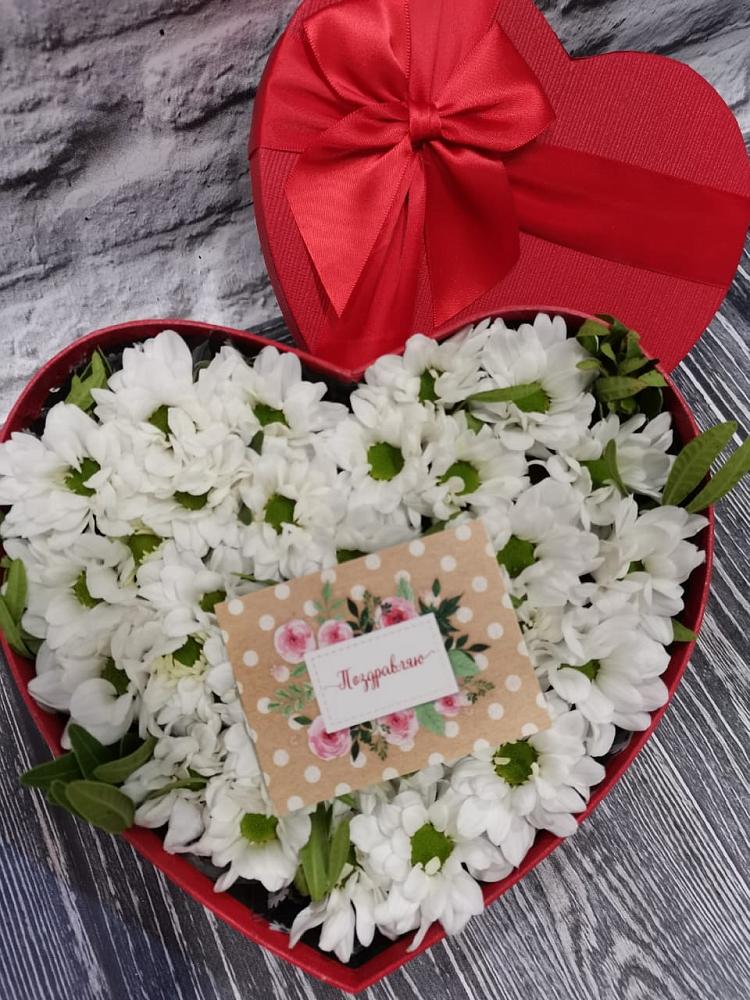 Цветочная композиция из Хризантемы в виде сердца в Верхотурье