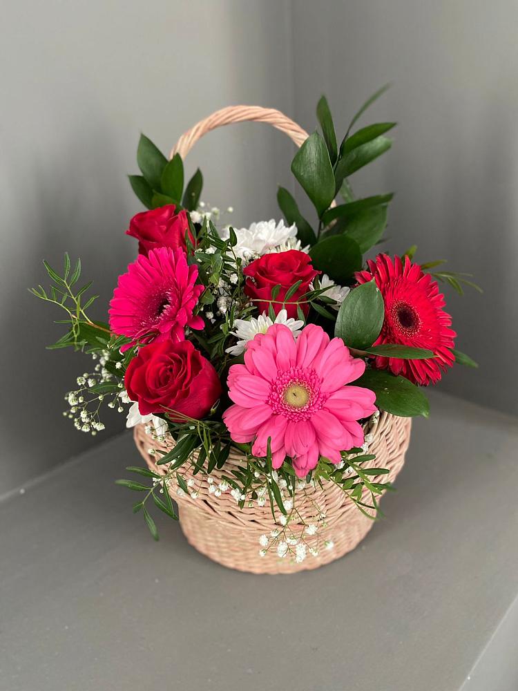 Цветочная композиция из Розы, Хризантемы и Герберы в корзине в Верхотурье