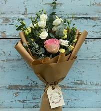 Букет цветов из:  Розы и Лизиантусы в Верхотурье
