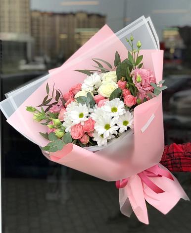 Букет цветов из: Розы, Лизиантусы и Хризантемы в Верхотурье