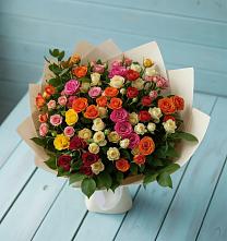 Букет Микс из разноцветных кустовых роз в Верхотурье