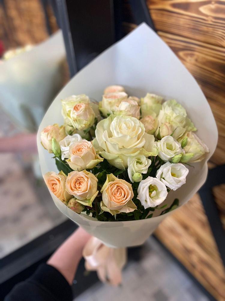 Букет цветов из: Розы и Лизиантусы в Верхотурье